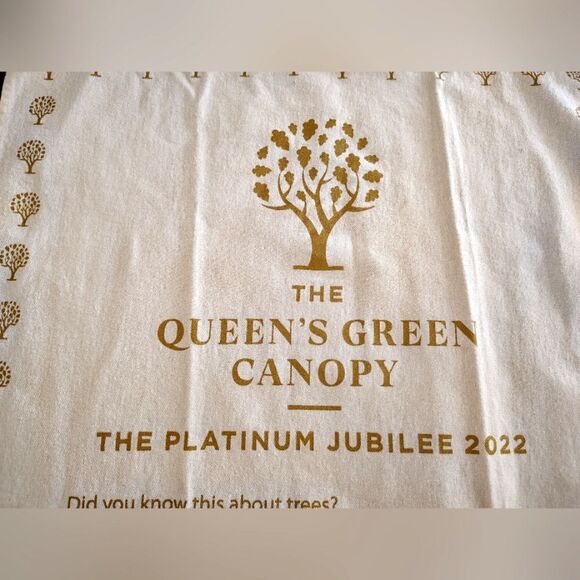 Queen Elizabeth Platinum Jubilee Kitchen Linen Tea Towels 2022 NWOT - Picture 6 of 11